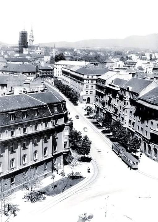 Ulica Račkoga 1944. godine, pogled s minareta